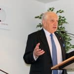 Revue-110-P11 Peter Sutherland