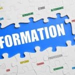 Formation fond bleu avec puzzle