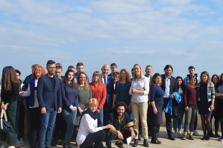 Solidarity Tour en étape à Prague : Permettre aux jeunes d’exprimer leur européanité