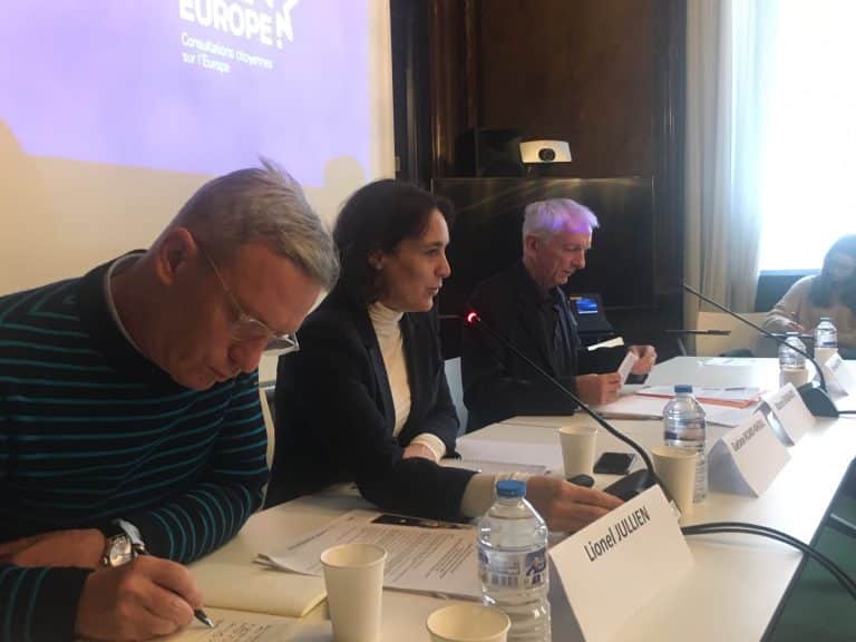 Replacer les citoyens dans la décision démocratique