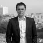 2012.06.14 – Portrait Christophe Robert sur toit Fondation – DRFAP 8403