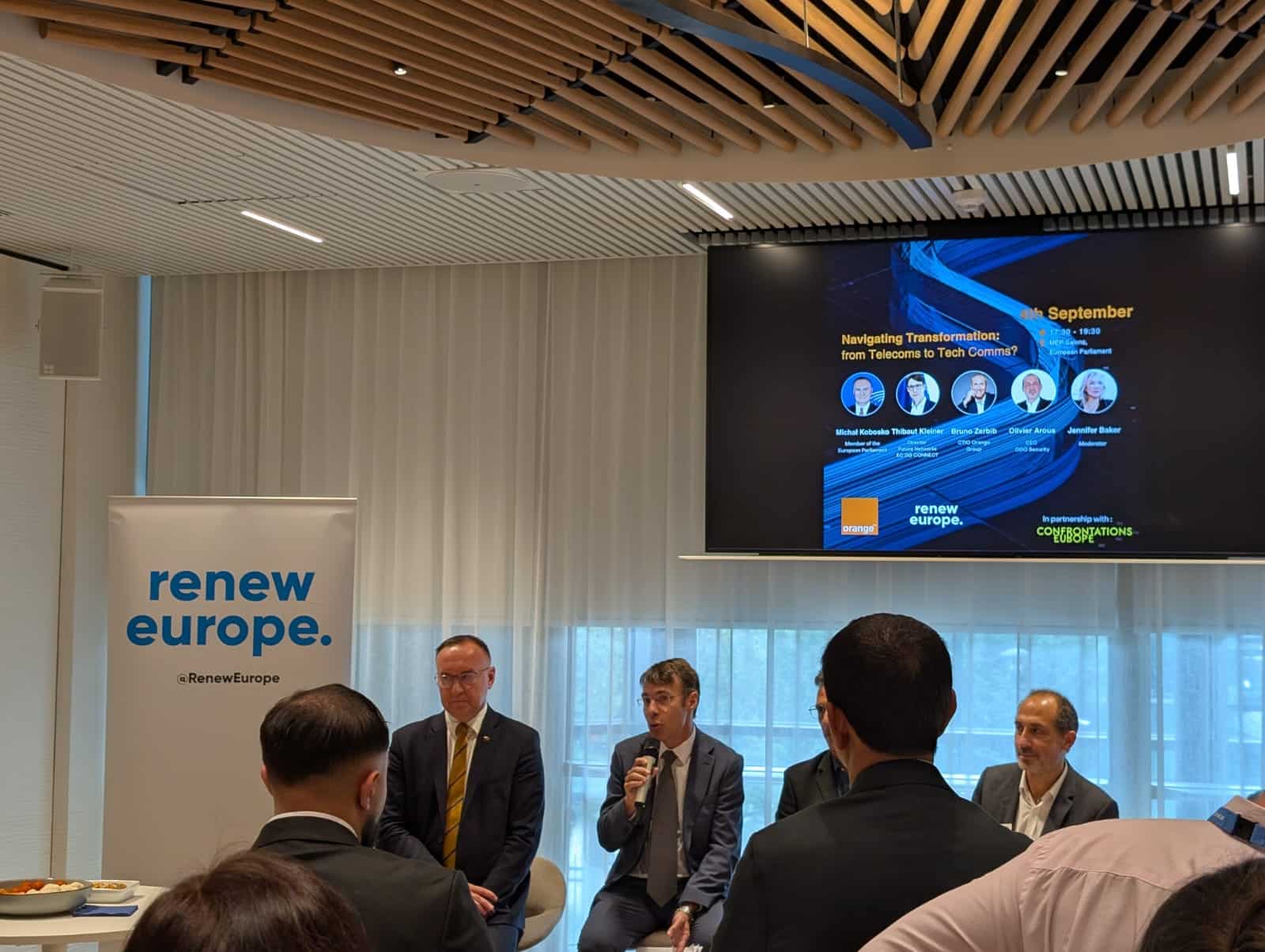 Event summary : « NAVIGATING TRANSFORMATION: FROM TELECOMS TO TECH COMMS? »