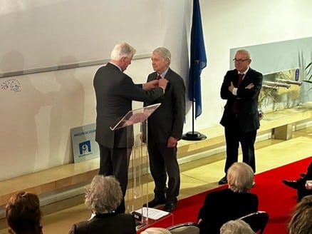 L'écho de la Lys | « Quiestède : Édouard-François de Lencquesaing décoré de la Légion d’honneur par Michel Barnier »