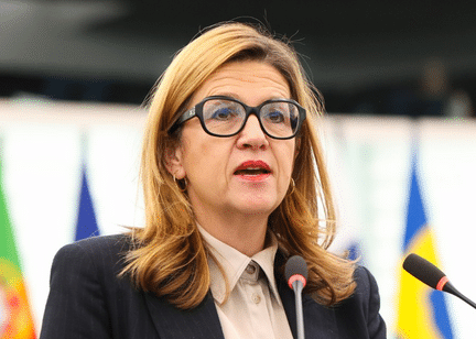 Pour protéger nos enfants : mettons vite fin à la jungle virtuelle et établissons une majorité numérique européenne